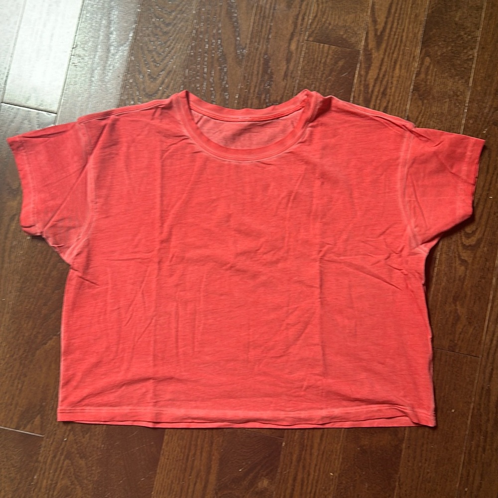 Lululemon cropped Tshirt